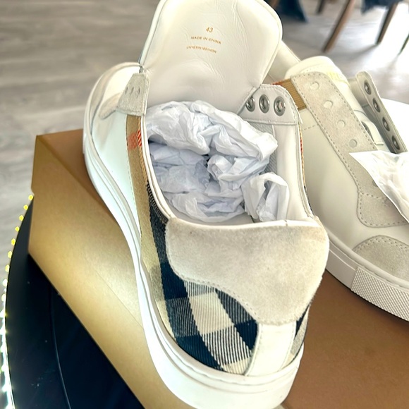 Burberry shoes - Picture 1 of 5